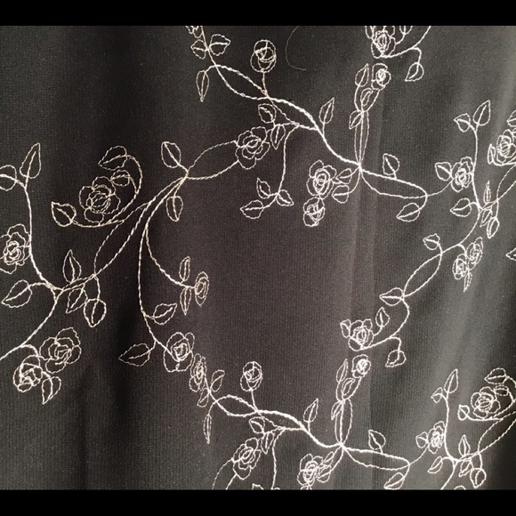 PENCIL SKIRT WITH EMBROIDERED FLORETS - Picture 4 of 5